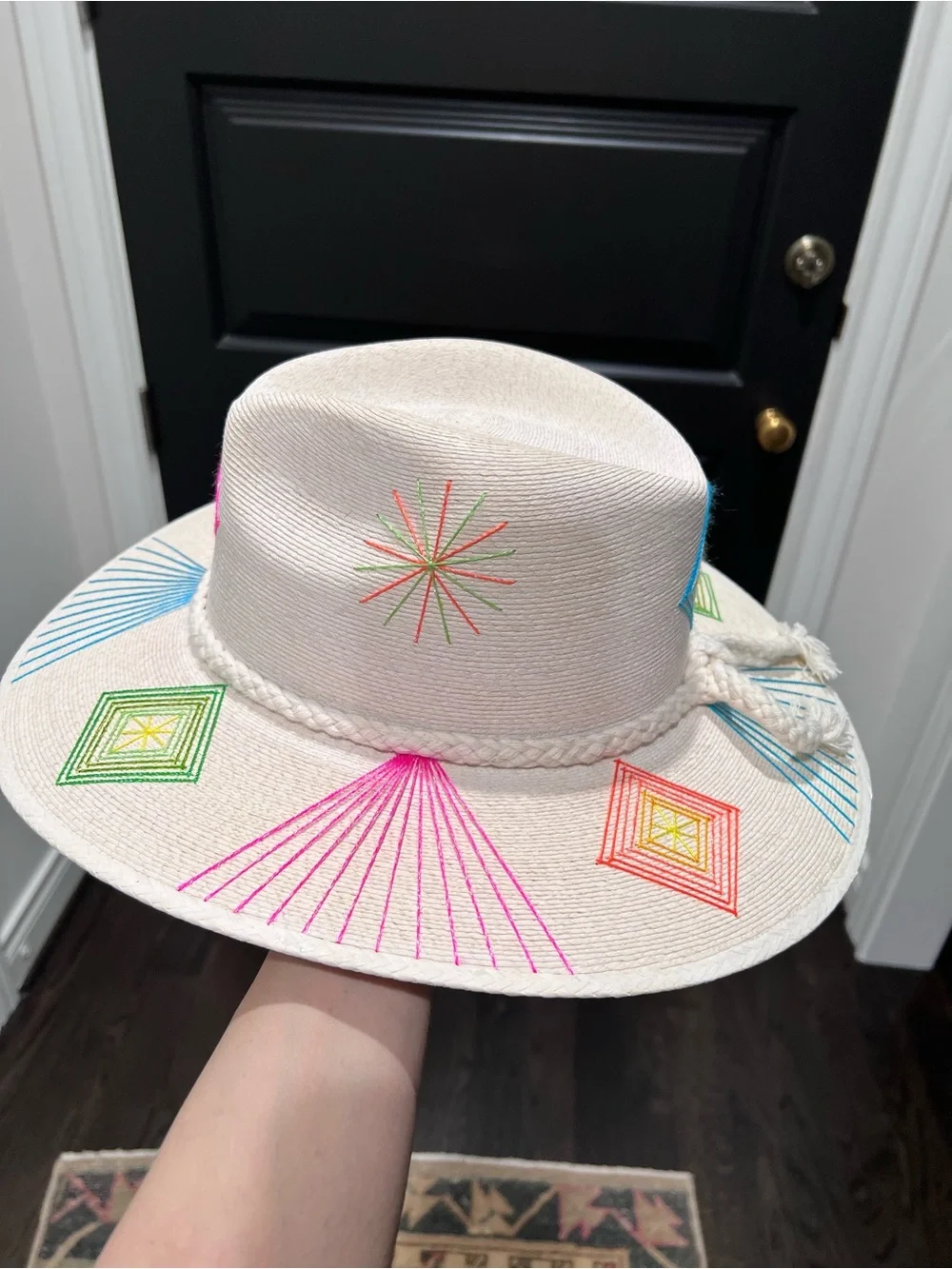 **NEW** Luanna Flora Corazon Playero Hat w: official bag
